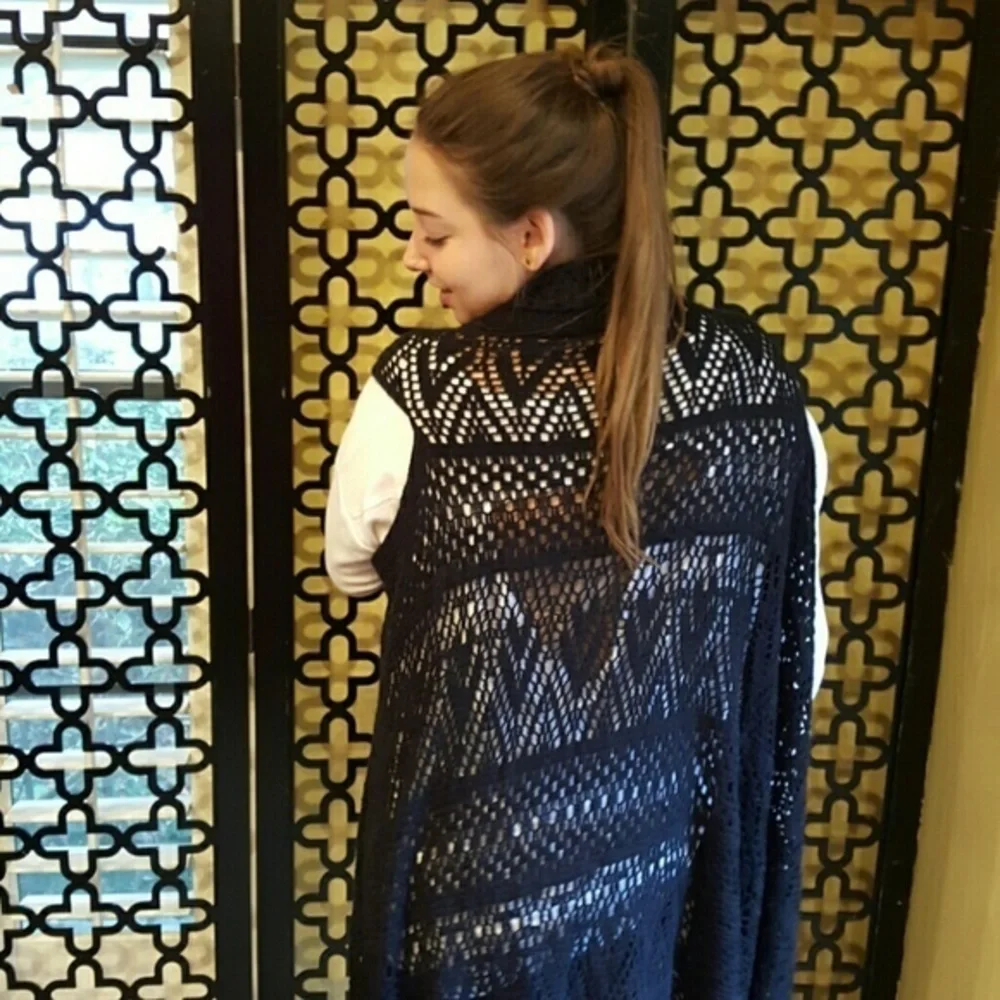 NWT‎  BLACK LIGHTWEIGHT KNIT CARDIGAN VEST